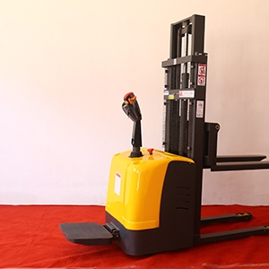 How to select an all electric stacker?