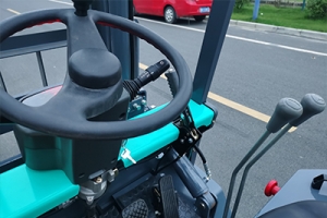 How is the maintenance level of electric forklift divided?