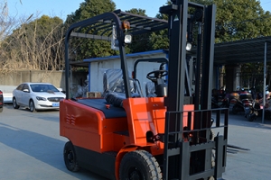 How to inspect and assemble the oil cylinder of an electric forklift?