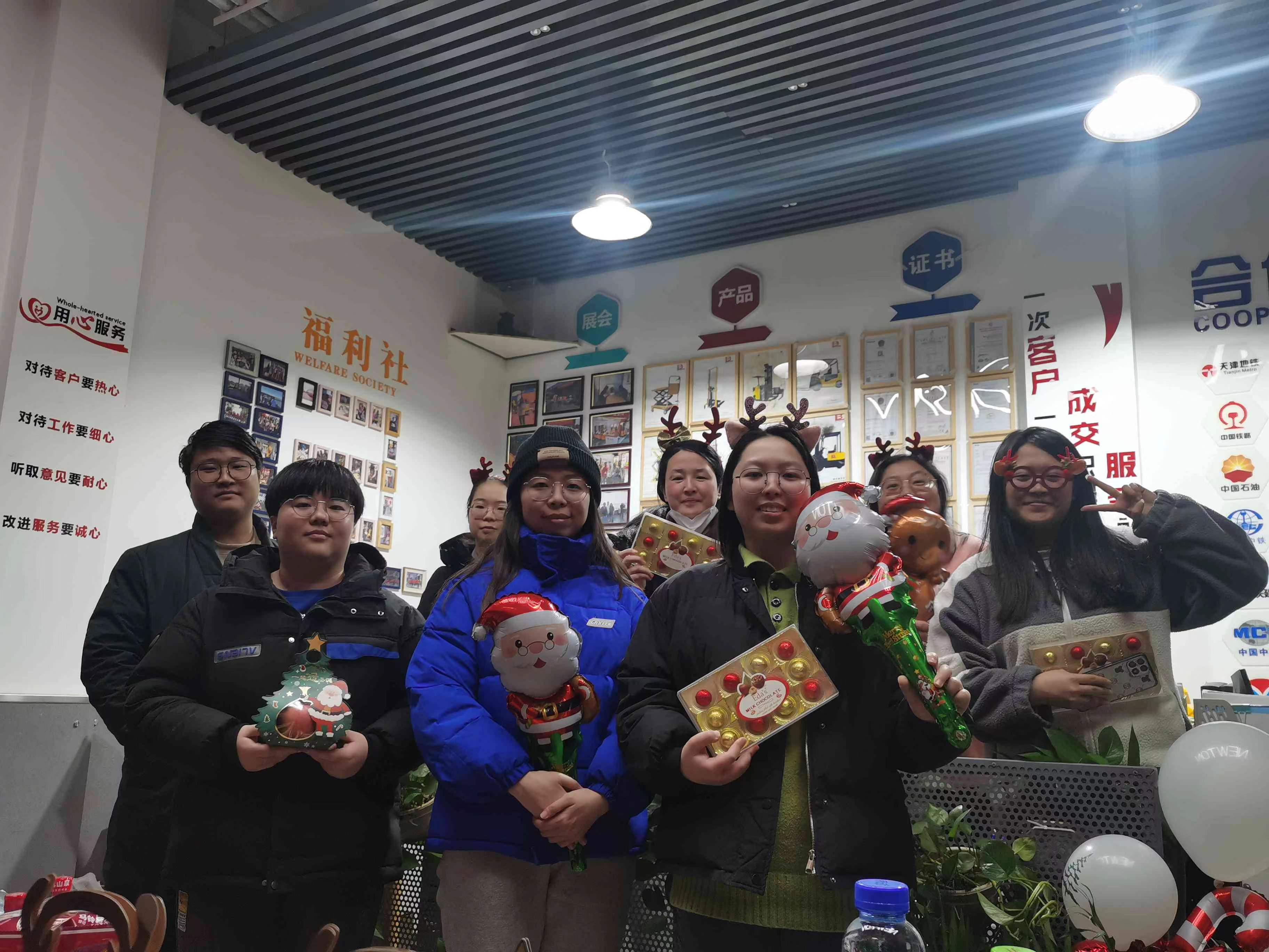 electric forklift manufacturer