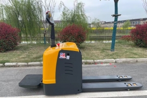 How to clean the hydraulic system of an electric pallet jack?