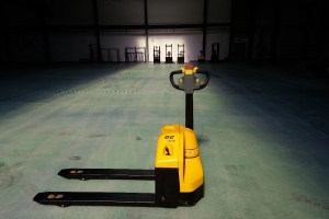 How to disassemble the threaded connection of an electric pallet jack?