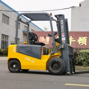 Maintenance of power type batteries for electric forklifts