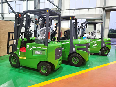 electric forklifts 
