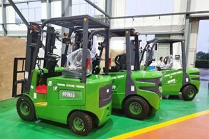 Electric forklift wheels and tires
