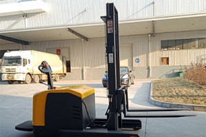 Basic Structure of reach forklift