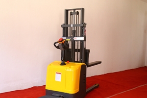 Structure of stacker forklifts