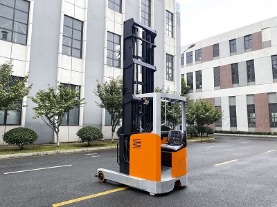Reach electric forklifts