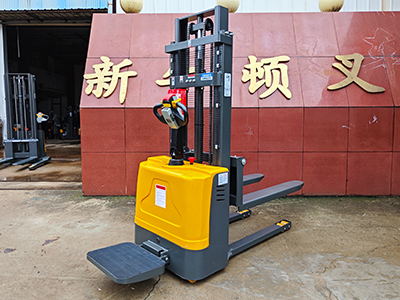 Stand-on forklifts