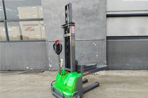 Mobile Forklift: The Efficient and Agile Wing of Logistics Transportation