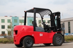 Diesel forklifts: efficient handling tools for modern warehousing and logistics