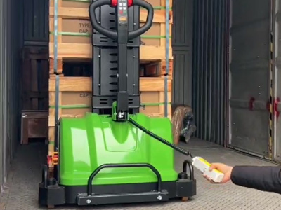 self-propelled aerial lift