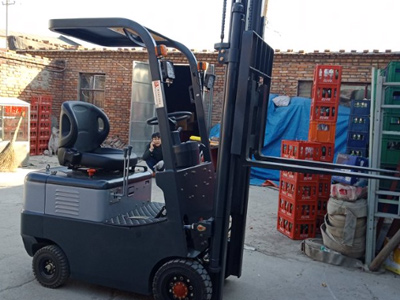 4-way stacker forklift