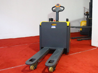 key points for factory purchase of stand-on full electric pallet trucks