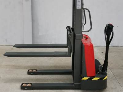 Small Warehouse & Limited Budget? This Semi-electric Stacker Is Perfect for You