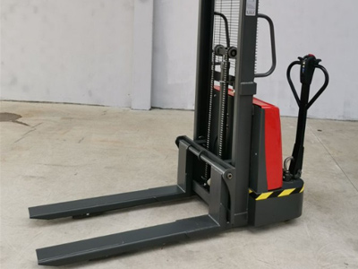 electric stacker