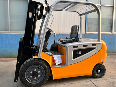 electric forklifts