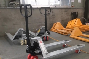 Manual Pallet Truck Maintenance Tips: 5 Ways to Extend