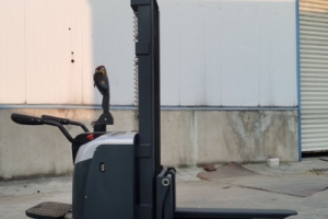 Electric Double Pallet Stacker Source Manufacturer: Newnewton Recommends It