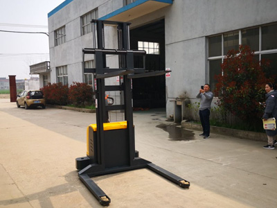 Electric Stacker