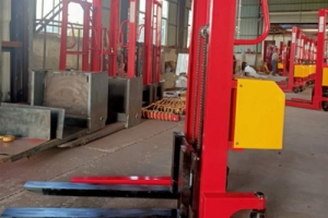 How to Choose a Low-Cost Semi-Electric Stacker in 2026? | Guide