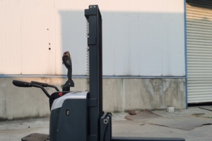 Newnewton Forklift: Reliable Quality Ride-On Electric Double Pallet Stacker