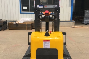 Small Space First Choice: 1.5 Ton 3m Straddle Full Electric Stacker