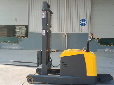 Stand-on Reach Truck Mast