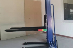 Small Size, Big Use! This Lifting & Loading Equipment Works for Warehouses