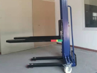 Small Size, Big Use! This Lifting & Loading Equipment Works for Warehouses