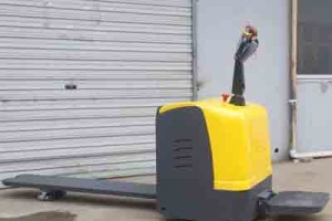 How to Choose a Small Ride-On Electric Pallet Truck | Complete Guide