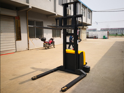 Maintenance-Free Battery Stacker