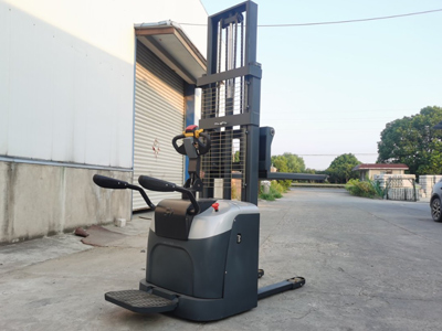 Stacker for Shelf Loading