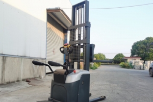 Ride-On Stacker for Rack Loading: Practical 3-Meter Lift Solution