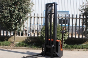 What Industries Are Ride-On Reach Stackers Suitable For?