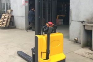 Walkie Stacker Lifting Slow? Quick Fixes & Solutions