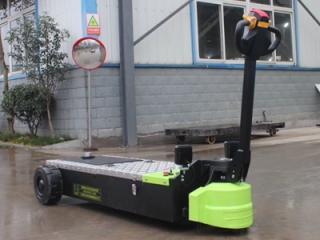 Compact High-Capacity Electric Tow Tractor for Material Handling