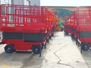 Electric Self-Propelled Scissor Lifts: Essential for Workshop Maintenance