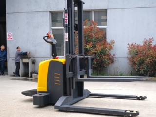 Pitfalls to Avoid When Buying a Ride-On Counterbalance Stacker