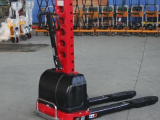 2m Self-Propelled Mini Vertical Lift for Home & Factory Use