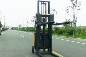 Semi-Electric Stacker for Small Businesses: Low Cost & High Efficiency