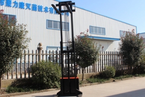 Full Electric Walkie Straddle Stacker – Efficient Helper for E‑Commerce Warehous