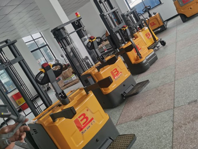 Warehouse & Logistics Forklift 