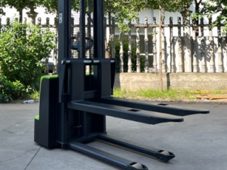 Choose Newnewton for Walkie Stackers | Source Factory Guarantee