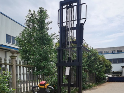 Walkie Stacker Mast