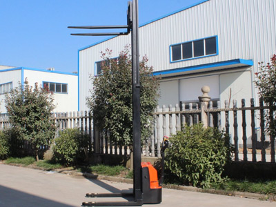 Walkie Straddle Leg Electric Stacker