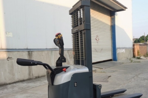 Which Stacker Trucks Greatly Improve Cargo Turnover Rate? Full Guide