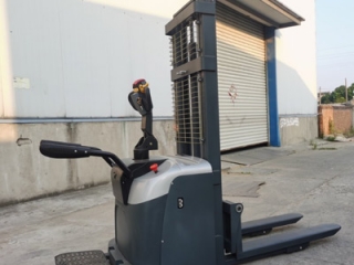 Which Stacker Trucks Greatly Improve Cargo Turnover Rate? Full Guide