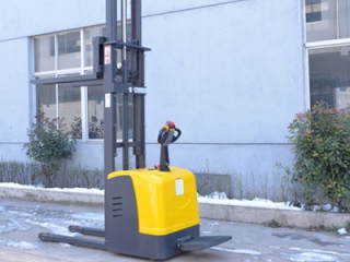 Stand-on Electric Pallet Stacker: Ideal for Narrow Aisle Work