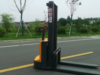 How to Choose an Electric Walkie Stacker | Top 10 Electric Forklift Brands in 20